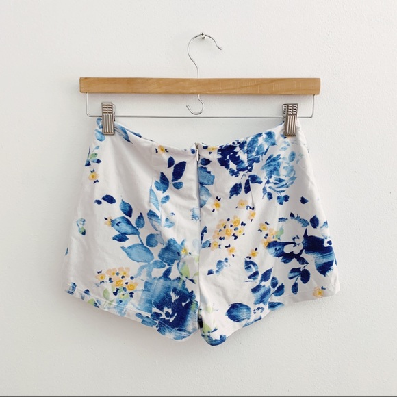Velvet-soft Floral Shorts - Picture 2 of 3